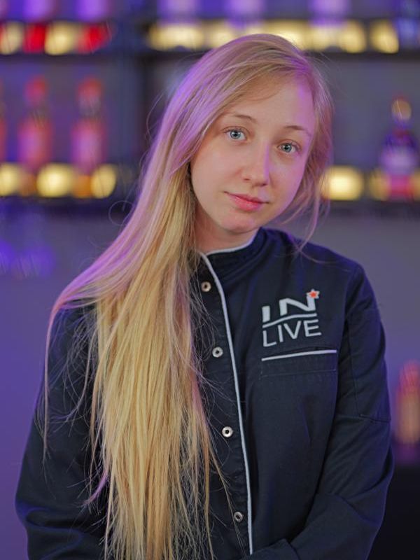 Präzision trifft gute Laune – Nele sorgt für den perfekten Ablauf.