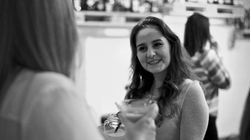 Menschen feiern auf der Tanzbar-Ü30-Party